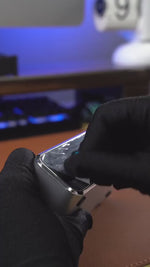 Videó betöltése és lejátszása a galériamegjelenítőben: The Z1 Wireless Phone Charger With Desktop Clock
