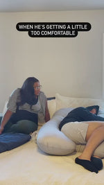 Charger et lire la vidéo dans la visionneuse de la Galerie, The Z1 Full Body Maternity Pillow
