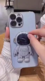 Video laden en afspelen in Gallery-weergave, The Z1 Astronaut Folding IPhone Case /  Stand
