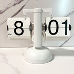 Charger l&#39;image dans la galerie, The Z1 European Creative Retro Flip Desk Clock

